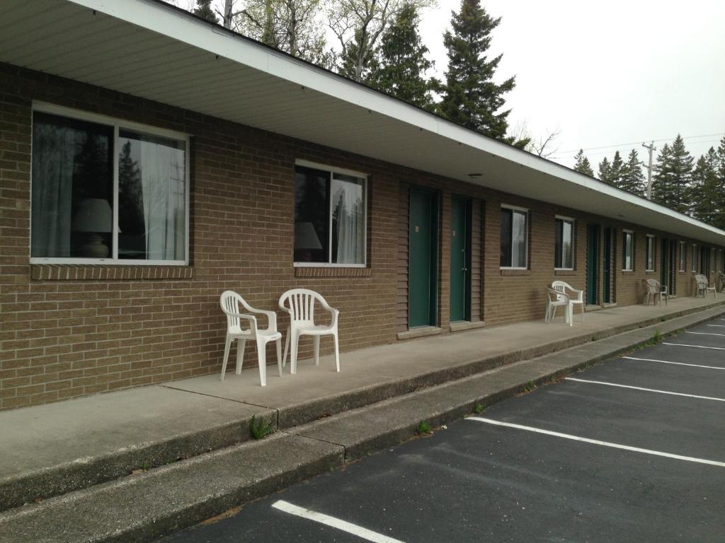 Capri Motel Макино Сити Екстериор снимка