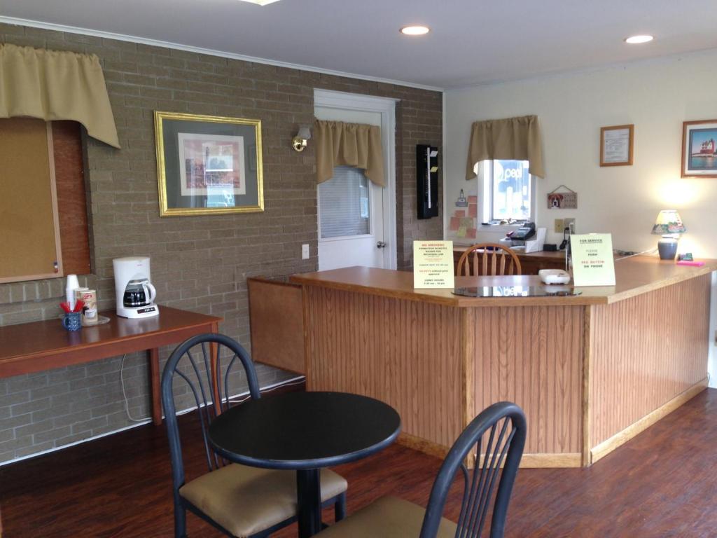 Capri Motel Макино Сити Екстериор снимка