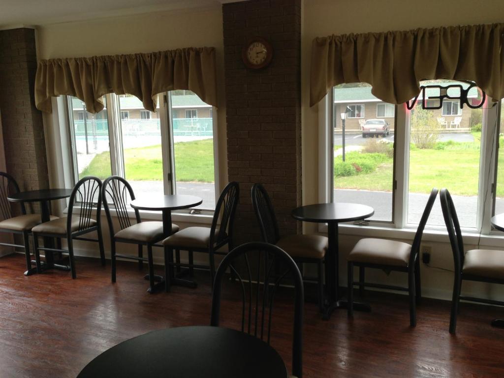 Capri Motel Макино Сити Екстериор снимка