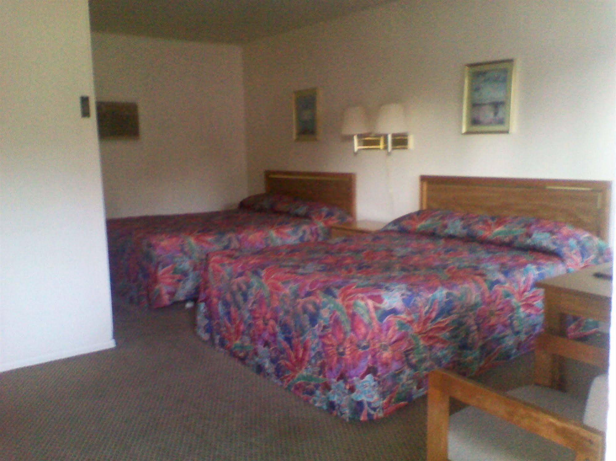 Capri Motel Макино Сити Екстериор снимка