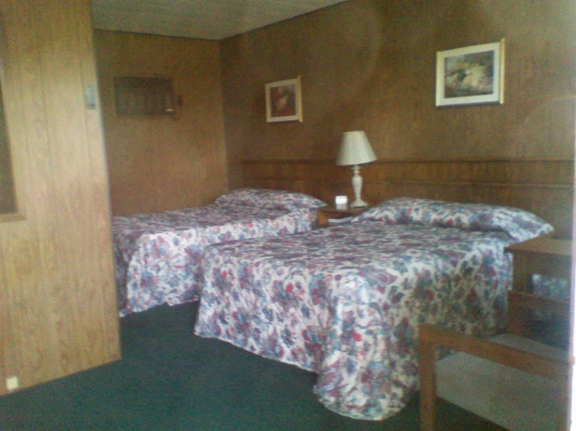 Capri Motel Макино Сити Екстериор снимка