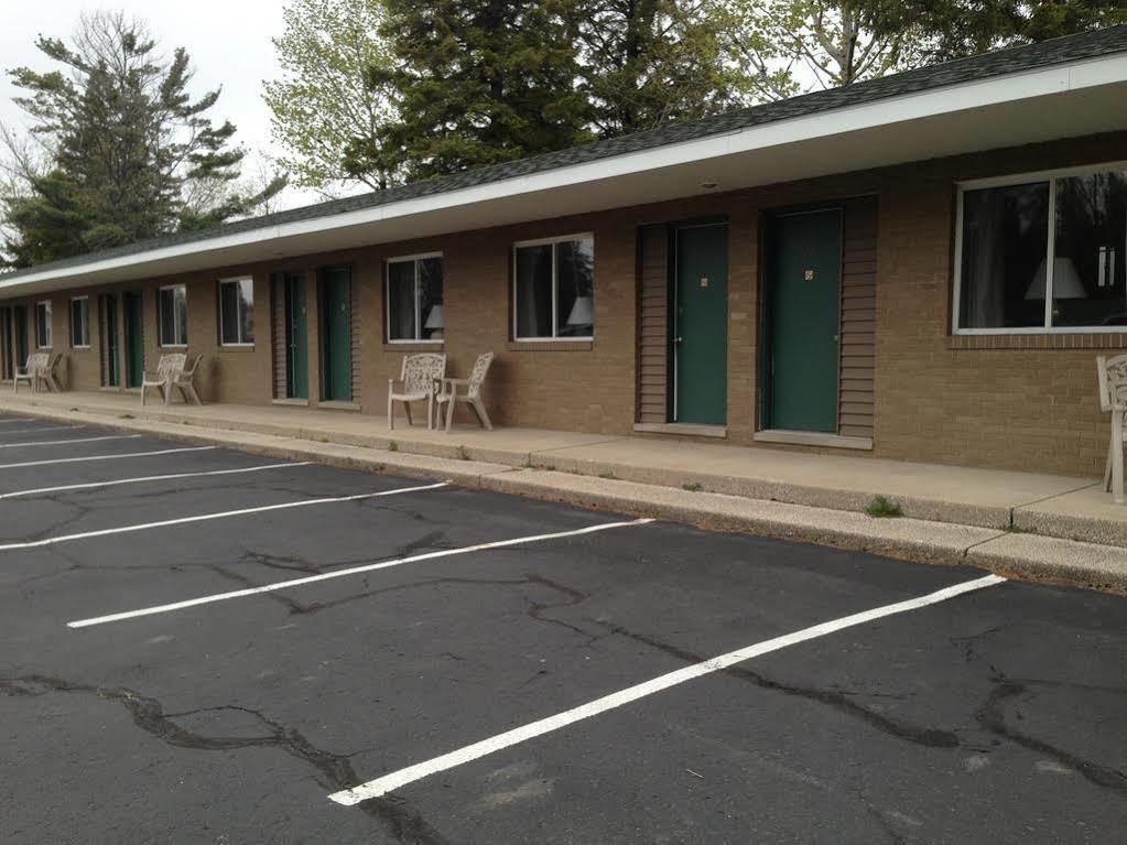 Capri Motel Макино Сити Екстериор снимка