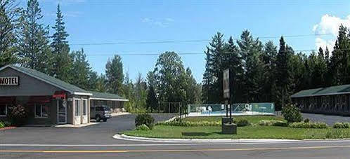 Capri Motel Макино Сити Екстериор снимка